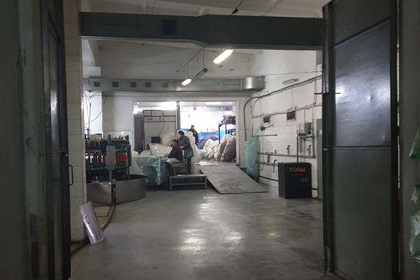 Действующий завод по производству безалкогольных напитков, минеральной воды и кукурузных палочек